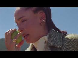 English Pear & Freesia