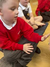 In geography year 3 learnt about the water cycle 💧 Precipitation ➡️  Evaporation ➡️ Transpiration ➡️ Condensation 🔄 Then they made their own  water cycles in a bag. ☀️ 💦 ☁️ #geography #bidstonvillageceprimary