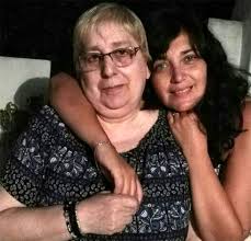 Pasó 50 años sin saber quién era su mamá: un misterioso anillo de oro fue  la pista clave para descubrir la verdad