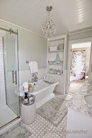 Diese werden auf den kronleuchter. Kreative Bad Kronleuchter Ideen Fur Moderne Innenraum Das Crystal Bad Kronleuchter War Di Small Master Bathroom Bathroom Remodel Shower Bathroom Remodel Master