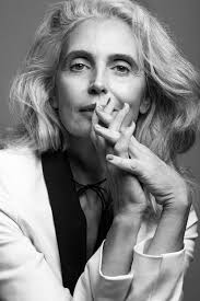 The best of milva year: Pin By Camila Wagner On Ideyi Dlya Foto In 2020 Grey Hair Model Gray Hair Beauty Beauty Photoshoot