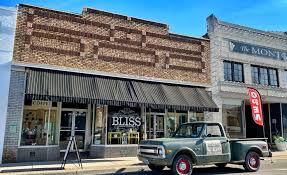 423 S. Thompson Avenue • Excelsior Springs, MO Tourism