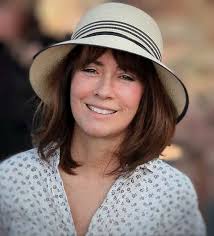 Lori Lawrence's Instagram, Twitter & Facebook