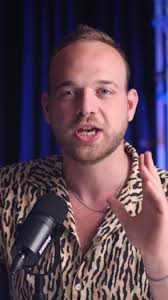 אנשים אוהבים לקנות ממי שלא צריך את הכסף שלהם.