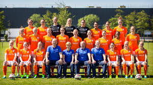 The english subtitled videos of the oranjeleeuwinnen on studio france right after the 2019 wwc are now on. De Oranje Leeuwinnen Wie Kent Ze Niet Nos