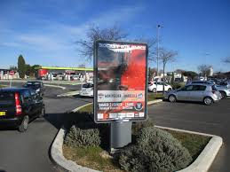 Stratégiquement positionné dans la zone commerciale les portes de la mer, le centre est rapidement accessible à partir des points. Reseau 9 Parking Intermarche Les Portes De La Mer Lunel Mediaffiche