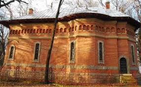Liceul teoretic balatina 57 km. Capela Sfintii Trei Ierarhi Scoala Normala Vasile Lupu Crestinortodox Ro