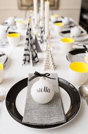 Create a tiny forest and place it on the center of your table with this simple christmas table decorating idea. Simple And Modern Christmas Table Settings Ideas Joyful Derivatives