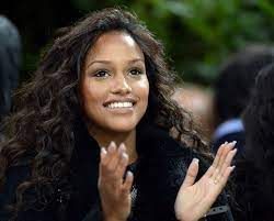 La musique italienne fait vibrer les cœurs <3 ! Les Siciliennes Italiennes Sont Les Plus Belles Photos Facebook