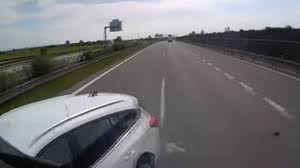 Stavba dálnice d11 z hradce králové do jaroměře postupuje podle plánu a motoristům by se měla otevřít letos v prosinci. Video Kuriozni Nehoda Na D11 S Dobrym Koncem Pardubice Zive