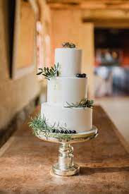 Tasteful Blue Velvet 3 Tiers Wedding Cake Decorated With Gold Leaf And Wild Plants Www Fet Tiered Wedding Cake Wedding Cakes Vintage Beautiful Wedding Cakes