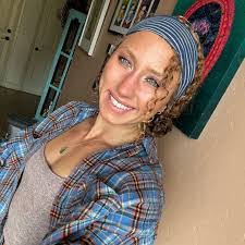 Mackenzie Bates's Instagram, Twitter & Facebook