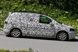 Die vierte generation des skoda fabia wird die kleinwagenklasse ganz schön aufmischen. Spyshots 2015 Skoda Roomster Mpv Will Be Touran Sized Autoevolution