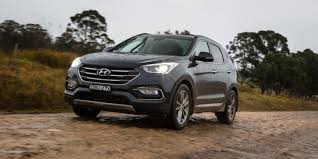 Most test drivers agreed that v6 models feel substantially quicker without much of a fuel economy penalty. 2016 Hyundai Santa Fe Highlander Review Caradvice