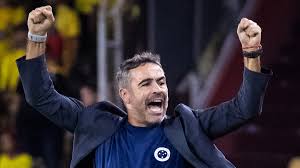 Cruzeiro surpreende e anuncia renovação com Artur Jorge, que ganha longo contrato