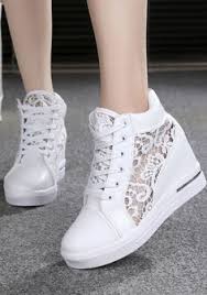 Talon lives in noxus as a hood rat, killing for profits, with time he became so well known general du as for gameplay talon isn't difficult to play nor master, however that doesn't mean he is easy to win. 24 Meilleures Idees Sur Baskets A Talons Basket A Talon Baskets Talons