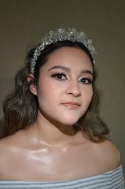 Hey girls I'm currently in esthetician school in Montgomery, AL with a  niche in bridal makeup! I graduate with my license in May! I would love to  do a trial run and