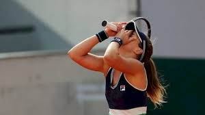 A ocho días del comienzo de wimbledon, el tercer grand slam de la temporada, la argentina nadia podoroska, 40° del ranking mundial, logró la primera victoria sobre césped de su carrera. Emocionante Nadia Podoroska Dio Otro Batacazo Y Esta En Semifinales Diario Hoy En La Noticia