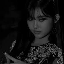 EVERGLOW. R E M I N I S C E N S E aisha dark icon.