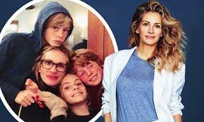 The actor and her husband, cinematographer danny moder, welcomed twins. Julia Roberts Reveals The Key To Good Parenting Is Trust Daily Mail Online