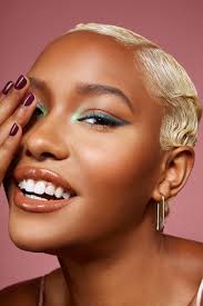 BUXOM — ELLEN YOON