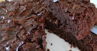 Beurrer un moule à gâteau rond de 18cm de diamètre, déposer du papier sulfurisé dans le fond et le beurrer aussi. Gateau Au Chocolat Sans Oeuf Bien Fondant Recette Par Delf745
