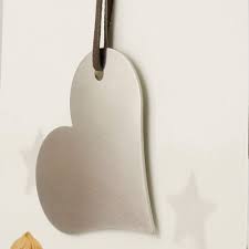 Cascanueces de acero inoxidable auténtico, forma de corazón, incluye correa  de cuero, 5,2 x 5,9 cm, envuelto en celofán, ideal como colgante o pequeño  regalo : Amazon.es: Hogar y cocina