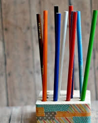 Berikan pensil anda dengan rawatan diraja dengan sedikit percikan emas. 16 Pensil Dan Pemegang Pena Yang Tidak Biasa