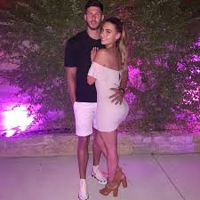 It's where your interests connect you with your people. Liebe Insel Jack Fowler Bestatigt Neue Romantik Verlassen Fans Mit Gebrochenem Herzen Aktuelle Boulevard Nachrichten Und Fotogalerien Zu Stars Sternchen