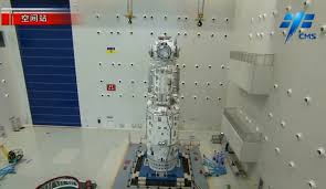 Çin, long march 5b roketinin, uzayda kontrolünü kaybetti ve roketin parçalarının, dünya'ya çarpma tehlikesi bulunduğu açıklandı. China Assembling Rocket To Launch First Space Station Module Spacenews