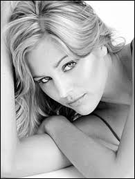 Brett Lee marries the spunky Liz Kemp in 'secret wedding'.