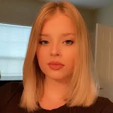 Layla Walker's Instagram, Twitter & Facebook