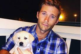 Insta Story. Scott Eastwood : le playboy farceur