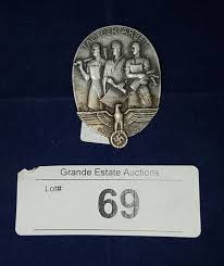 Menschen mussten im sinne des kommunismus leben und denken. 1935 German Nazi Pin Tag Der Arbeit W Swastika
