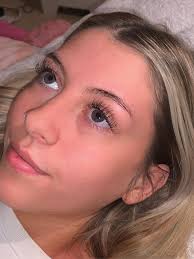 Looking for constructive criticism🫶🏾 I use to lash consistently 3 years  ago and I'm getting back into it. Classic set (cateye) C & cc curl Did  struggle a lil bit