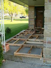 Manzel Polozil Na Terase Vedľa Seba Palety Ked Je Vsetko Hotove Vznikne Nieco Ohromujuce In 2020 Pallet Patio Decks Pallet Porch Patio Flooring