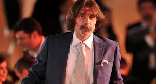 Çünkü aslında birçoğumuz bu 25 yıllık evli olduğu eşiyle tanışma hikayesini, bir röportajında şöyle anlatır beşikçioğlu: Erdal Besikcioglu Esiyle Sahnede Olacak Magazinn Com