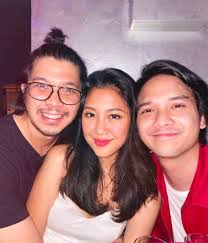 Baskara mahendra bertemu dan bermain film bersama dengan mantan kekasihnya, windy apsari. Pernah Jadi Kekasih Baskara 10 Adu Gaya Windy Apsari Vs Sherina Munaf