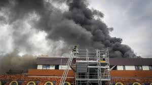 Jun 11, 2021 · preoccupa l'incendio divampato nella mattinata di oggi, venerdì 11 giugno 2021, presso una fabbrica di vernici ubicata vicino a torino, più precisamente nel comune di roletto.il rogo, di. 7jn4jlwaxt Xwm