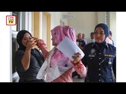 Selain itu, dia juga mengaku bahawa dia telah mengambil suntikan kolegan dan vitamin c. Zarina Zainuddin Didenda Rm17 500 Jual Kosmetik Tak Bernotifikasi Youtube