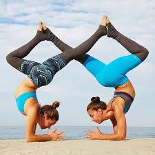 Alo Yoga Aloyoga Instagram Photos Websta Acro Yoga Paare Yoga Posen Akrobatik
