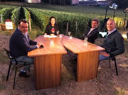 Op zoek naar voetstappen van de tour in nederland. Nos Sport Sur Twitter De Tafel Van De Avondetappe Staat Vanavond Tussen De Wijnvelden Bij Dione De Graaff Zitten Zwemmer Maarten Van Der Weijden Correspondent Frank Renout En Analist Danny Nelissen