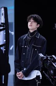 pin oleh francis canete di ᴛʜᴇ ғɪʀsᴛ sᴛᴇᴘ selebritas gambar gaya rambut anime