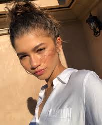Zendaya On Twitter Tanned Makeup Zendaya Tan Skin Makeup