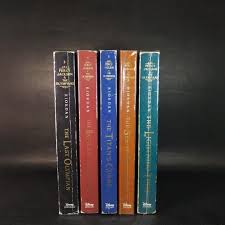 Relive the adventure from the beginning with this boxed set of the first three books with glorious new cover art by john rocco. Percy Jackson And The Olympians Set Old Cover Paperback Hobbies Toys Books Magazines Fiction Non Fiction On Carousell