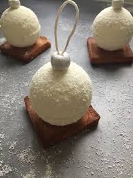 Buches Boules De Noel Citron Chocolat Blanc Et Noix De Coco Boule De Noel Noix De Coco Patisserie