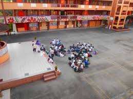 Sekolah menengah kebangsaan seri hartamas merupakan sebuah sekolah menengah kebangsaan yang terletak di jln 48/70a, desa seri ia mempunyai seramai 68 orang guru.sekolah seri hartamas ditubuhkan pada tahun 1992. Smk Sri Hartamas