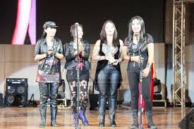 Update version fix bug penambahan fitur lagu. Kumpulan Rock Wanita Candy Menerima Anugerah Khas Dama