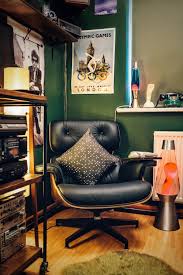 If you're looking to create a retro vibe in your bedroom, then nothing can be more retro than your very own lava lamp. So Yesterday I Found One Of The Large Lava Lite Grande Model Lava Lamps For Sale Locally For 15 So Had To Buy It Thought It Would Look Nice In My Little