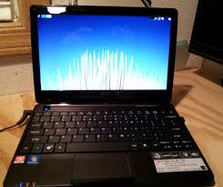 Memiliki ukuran layar 13,3 inci dengan layar fhd dan ntsc 72% untuk kualitas gambar dan video yang detail. Spesifikasi Dan Harga Laptop Acer Aspire One 722